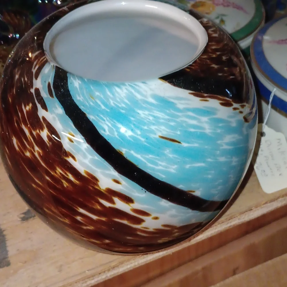 Vase - Picture 1 of 1